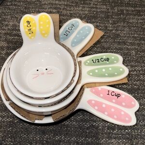 NWT Bunny Hop Measuring Cups